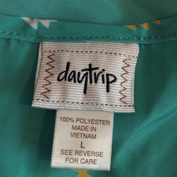 Colorful Aztec top - Picture 2 of 2